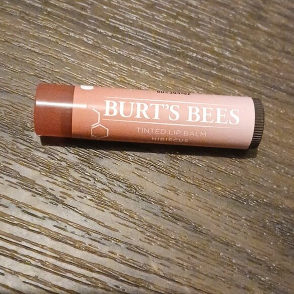 Burt's Bees tinted lip balm - Picture 1 of 2